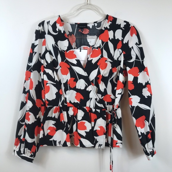 NWT  Floral Long Sleeve Wrapped Top - Picture 4 of 6